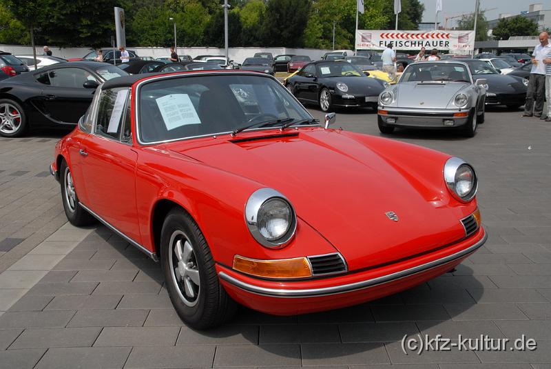 Porsche Zentrum Aachen 8987.JPG